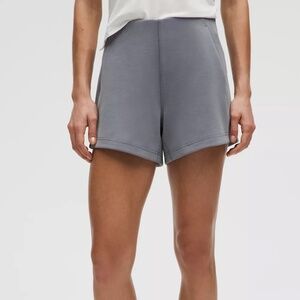 Lululemon Softstreme kick-flare mid-rise short 4”